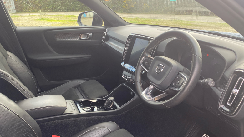 Volvo Xc40 2.0 T4 R DESIGN Pro 5dr AWD Geartronic Petrol Estate